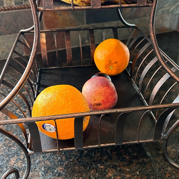 2-tier metal fruit basket - Picture 3 of 5